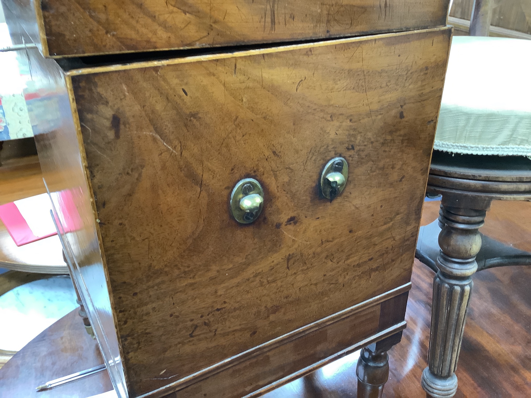 A George III mahogany cellarette. W-45, D-28, H-61cm.